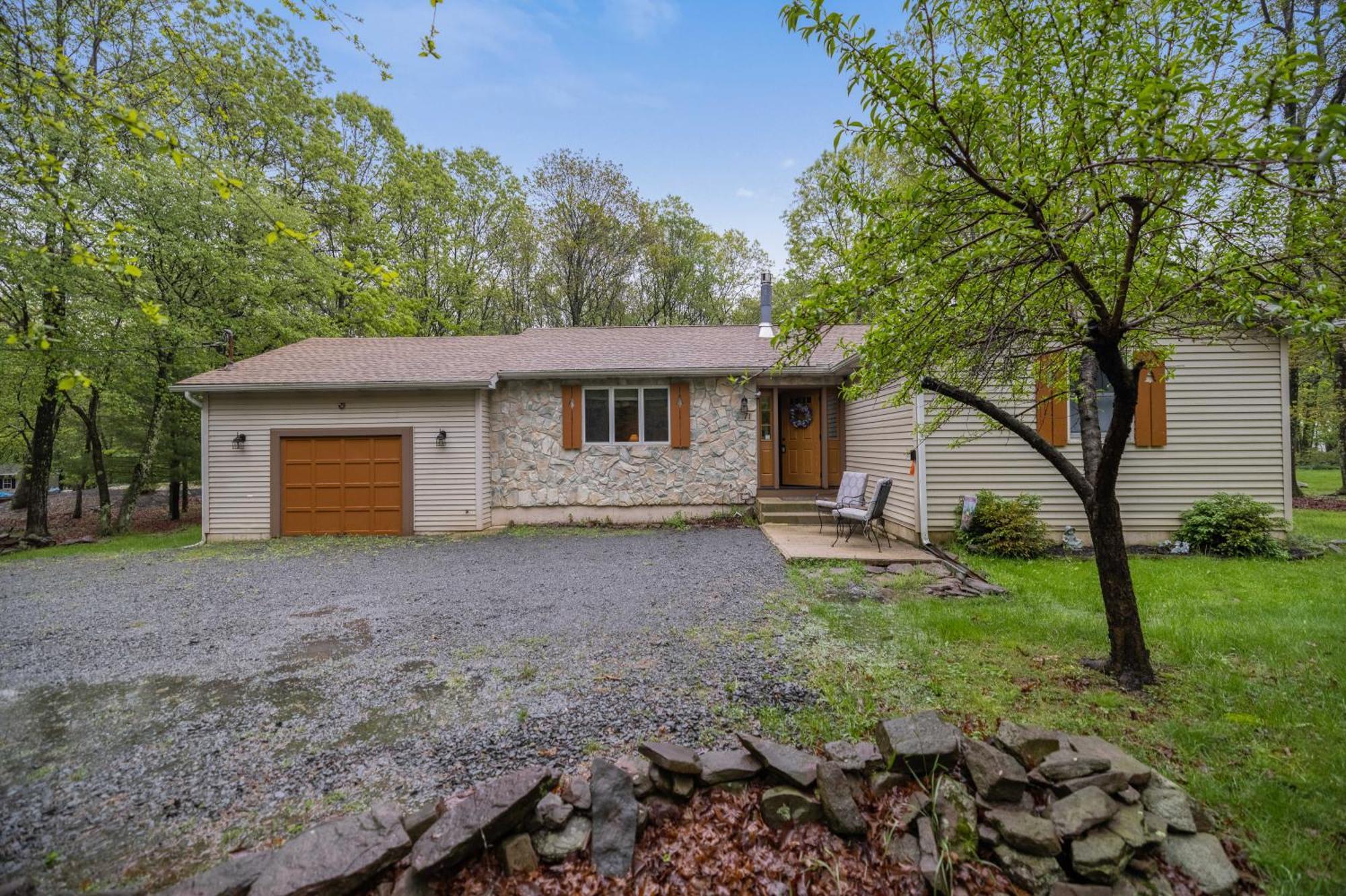 Serenity And Fun All In One In This Cozy Pocono Cabin Jim Thorpe Extérieur photo