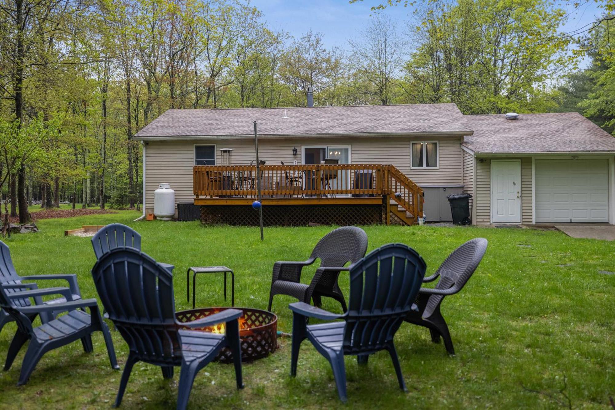 Serenity And Fun All In One In This Cozy Pocono Cabin Jim Thorpe Extérieur photo